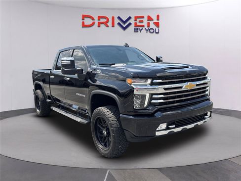 Used 2022 Chevrolet Silverado 2500 High Country AWD/4WD image 2