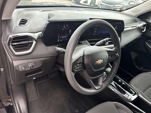 Used 2025 Chevrolet TrailBlazer LT FWD image 18