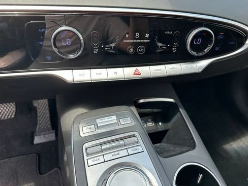 Used 2025 Genesis GV70 2.5T w/ Advanced Package AWD/4WD image 24