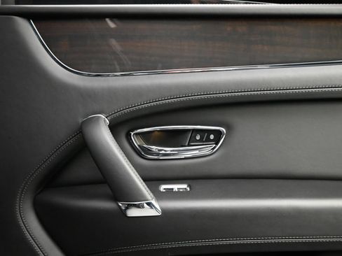 Used 2019 Bentley Bentayga image 68