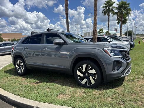 Used 2026 Volkswagen Atlas Cross Sport SE FWD image 3
