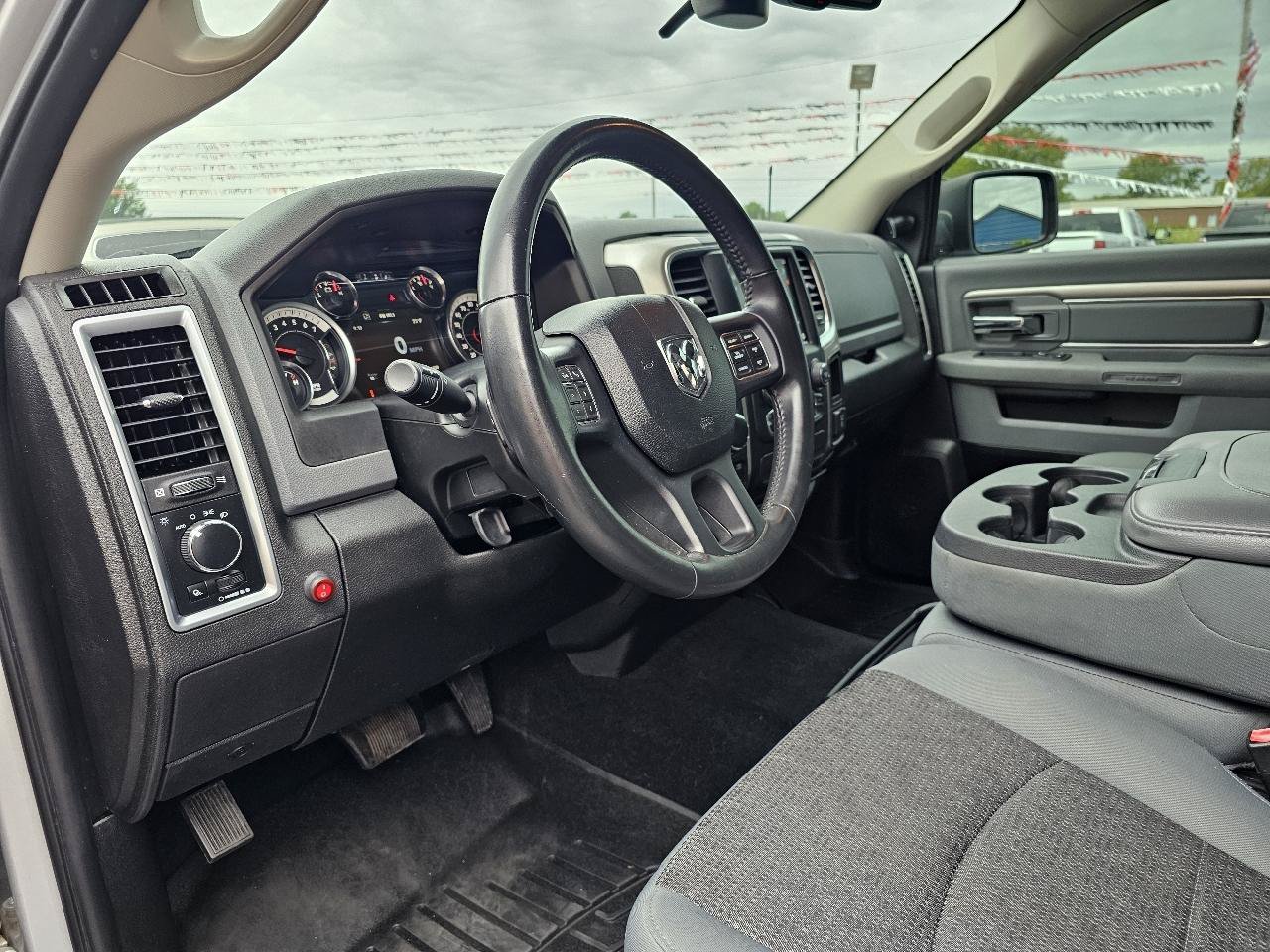 Used 2019 RAM 1500 Classic SLT w/ Luxury Group AWD/4WD image 6