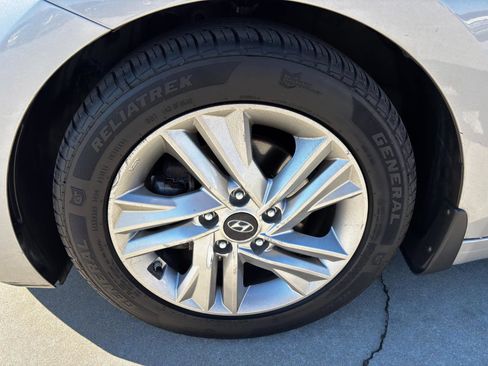 Used 2020 Hyundai Elantra SEL image 11