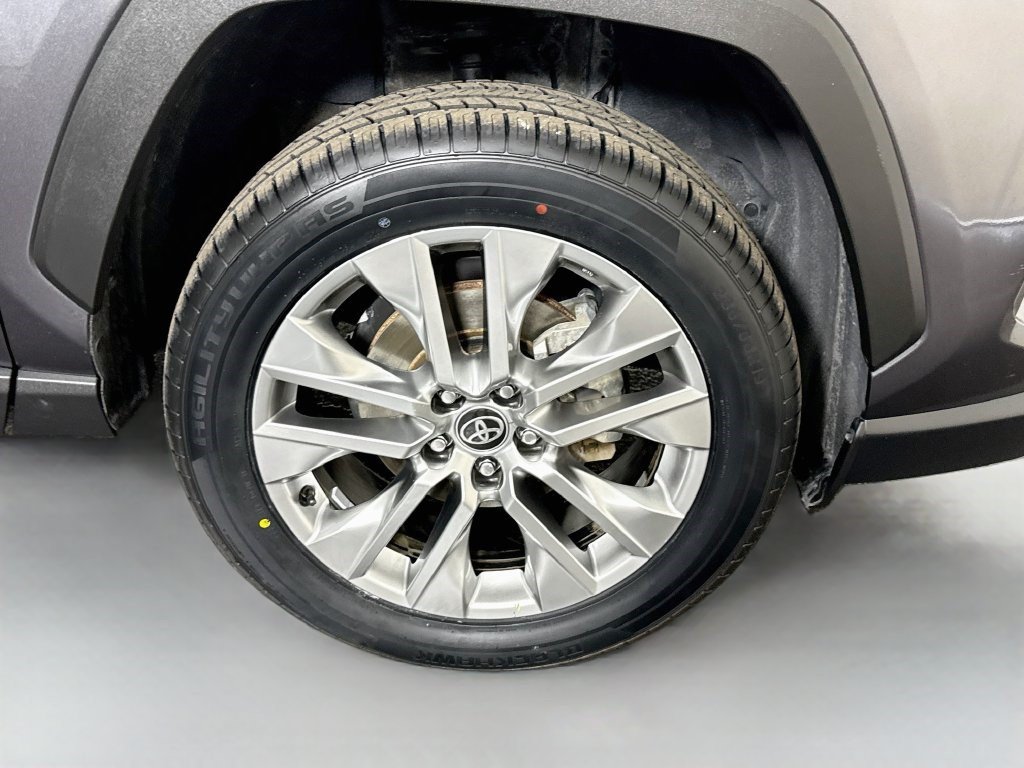 Used 2023 Toyota RAV4 XLE Premium FWD image 31