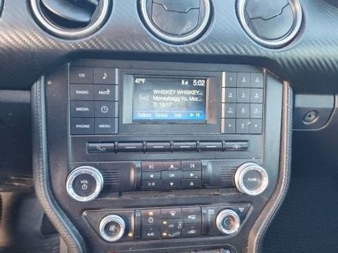 Used 2018 Ford Mustang Coupe image 23