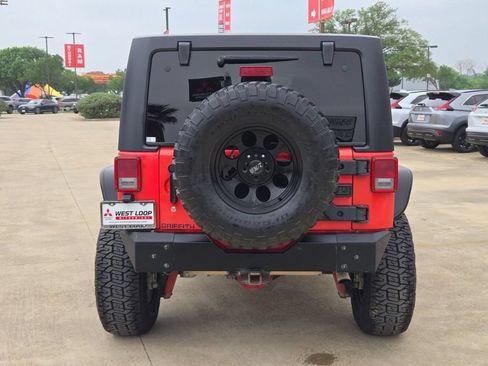 Used 2013 Jeep Wrangler Unlimited Rubicon w/ Connectivity Group AWD/4WD image 4