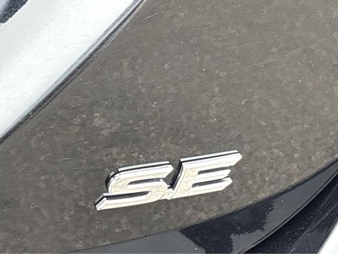 Used 2020 Toyota Camry SE image 20