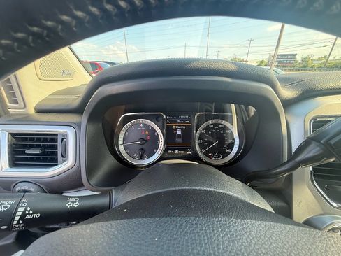 Used 2019 Nissan Titan PRO-4X w/ Pro-4x Convenience Package AWD/4WD image 17