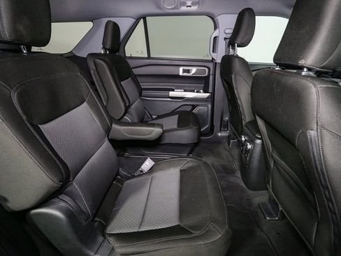 Used 2022 Ford Explorer XLT image 19