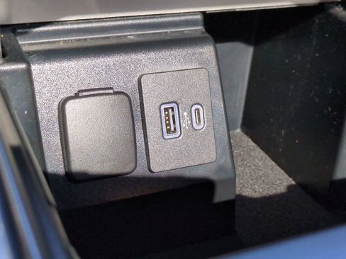 Used 2021 Ford Explorer XLT w/ Equipment Group 202A image 34