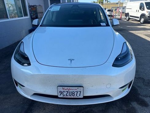 Used 2022 Tesla Model Y Long Range AWD/4WD image 2