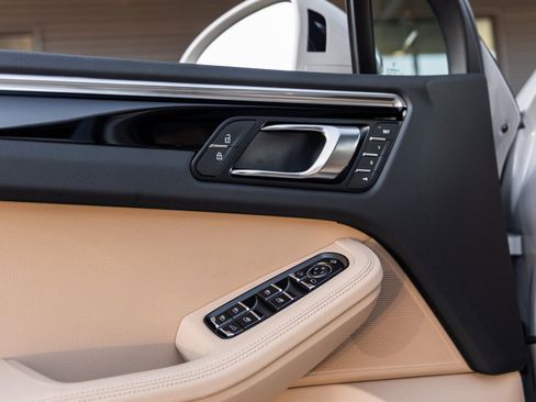 New 2026 Porsche Macan AWD/4WD image 22