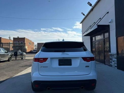 Used 2019 Jaguar F-PACE Premium image 5