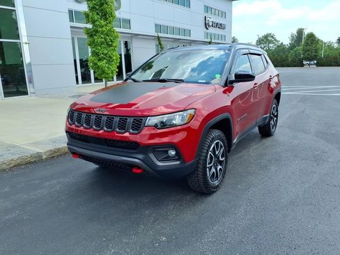Used 2026 Jeep Compass Trailhawk AWD/4WD image 2