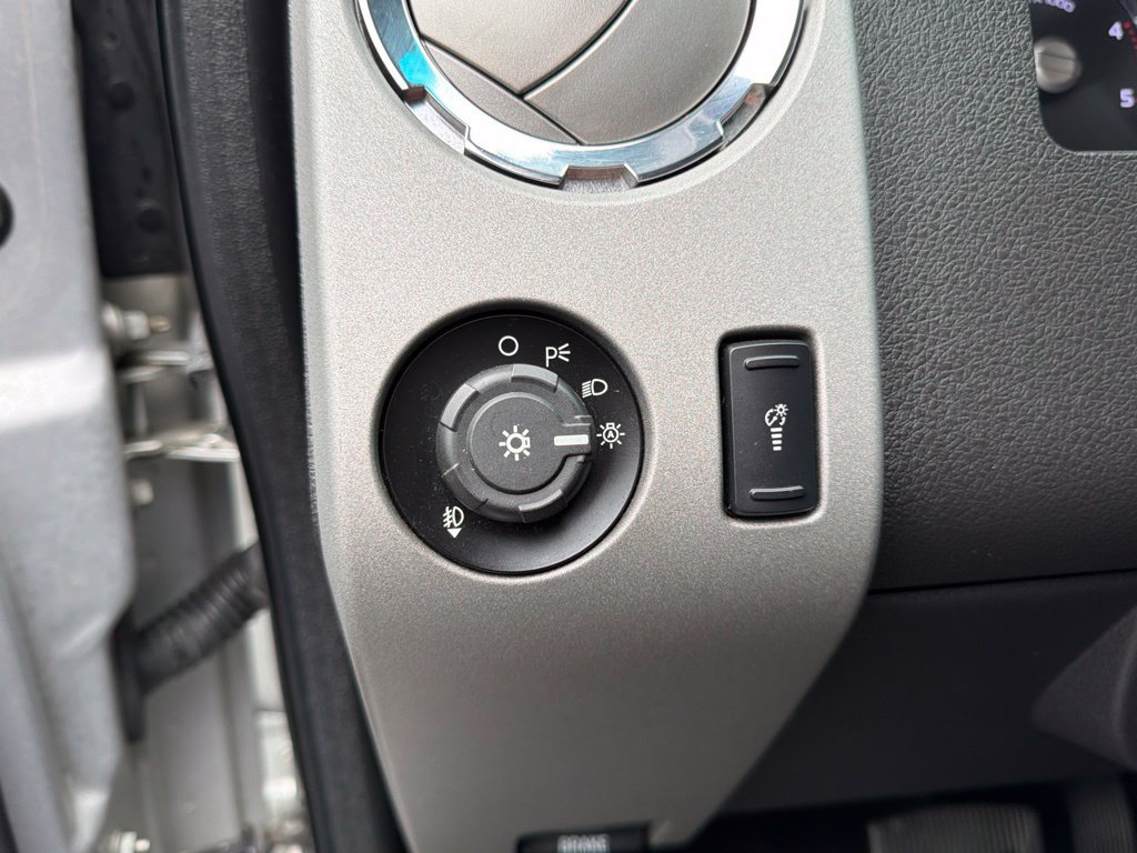 Used 2015 Ford F250 Lariat w/ Lariat Ultimate Package AWD/4WD image 26