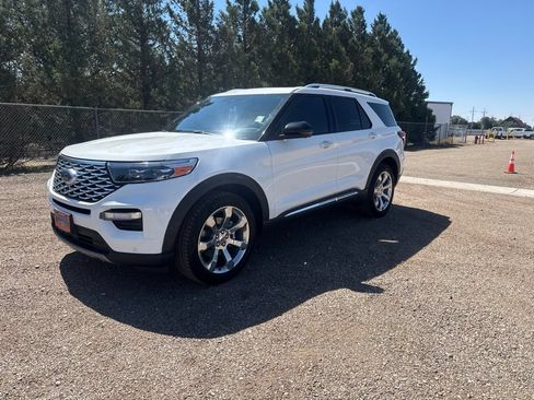 Used 2020 Ford Explorer Platinum w/ Premium Technology Package AWD/4WD image 2