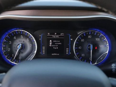 Used 2023 Chrysler Voyager LX image 16