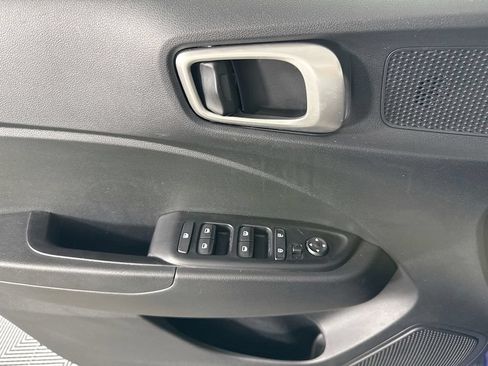 Certified 2023 Hyundai Venue SEL FWD image 23