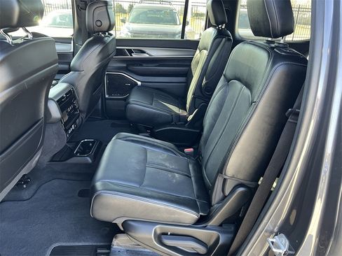 Used 2023 Jeep Wagoneer Series II image 12