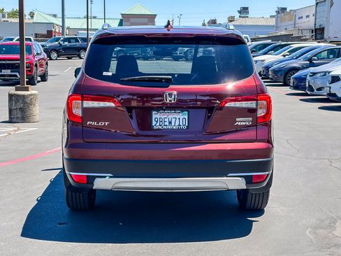 Used 2019 Honda Pilot Touring image 3