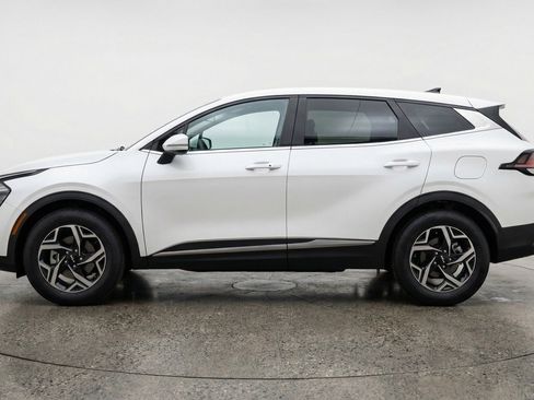 Used 2025 Kia Sportage LX image 5