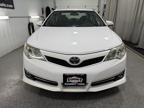 Used 2014 Toyota Camry SE image 2