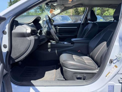 Used 2024 Nissan Altima 2.5 SR FWD image 13