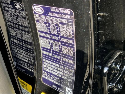 Used 2025 Land Rover Range Rover Evoque Dynamic SE image 18