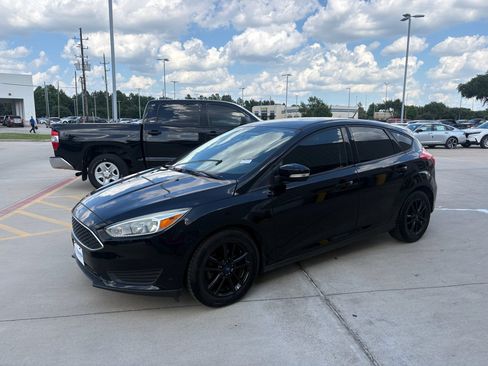 Used 2017 Ford Focus SE FWD image 4