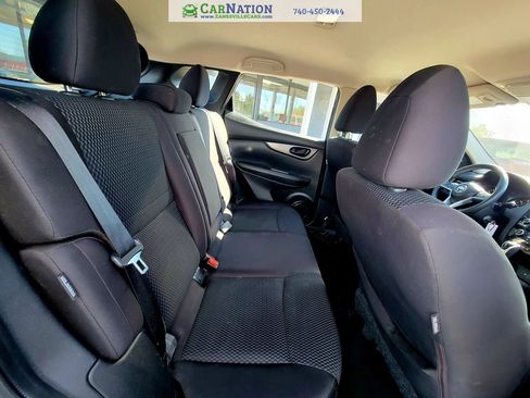 Used 2020 Nissan Rogue Sport S image 18