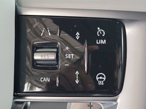 Used 2024 Land Rover Range Rover SV AWD/4WD image 9