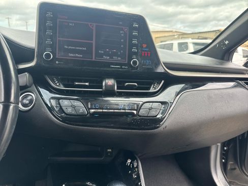 Used 2019 Toyota C-HR XLE FWD image 18
