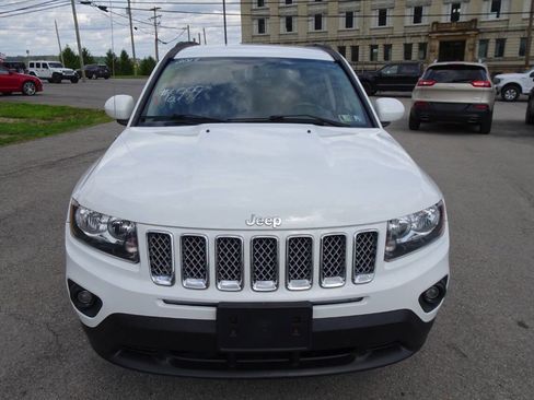 Used 2017 Jeep Compass Latitude AWD/4WD image 3