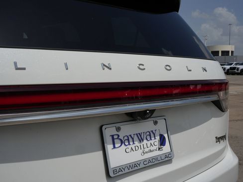 Used 2023 Lincoln Aviator Reserve RWD image 22