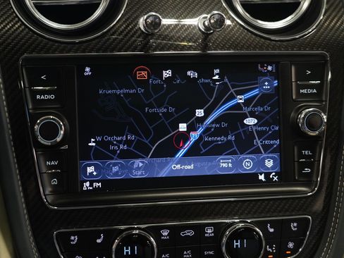 Used 2019 Bentley Bentayga image 24