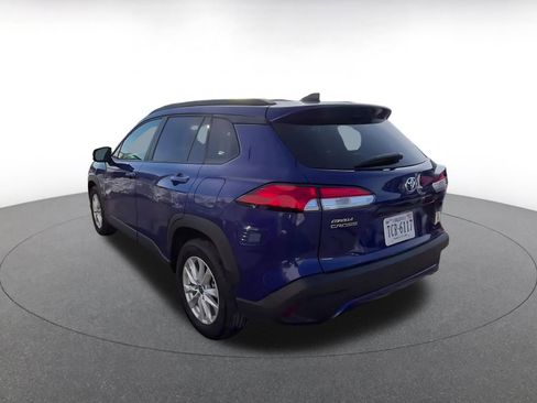 Used 2025 Toyota Corolla Cross LE image 11