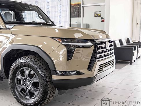 Used 2024 Lexus GX 550 AWD/4WD image 4