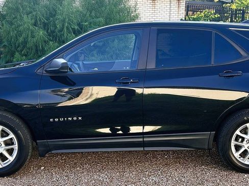 Used 2022 Chevrolet Equinox LS w/ LS Convenience Package FWD image 4