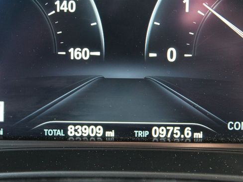 Used 2017 BMW 530i RWD image 9