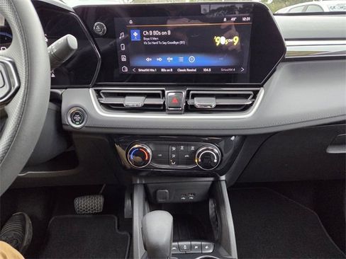 Used 2025 Chevrolet TrailBlazer LT w/ Driver Confidence Package image 29