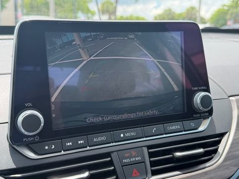 Used 2025 Nissan Altima 2.5 SV FWD image 18