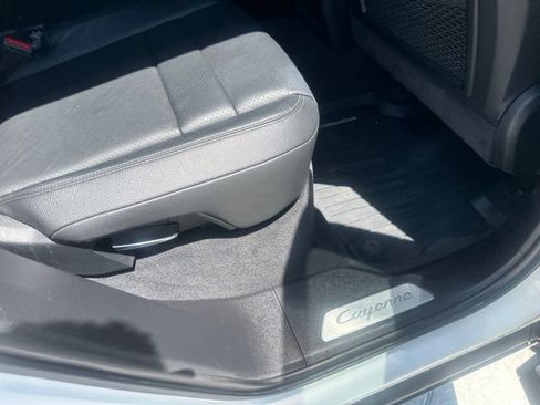 Used 2020 Porsche Cayenne AWD/4WD image 12