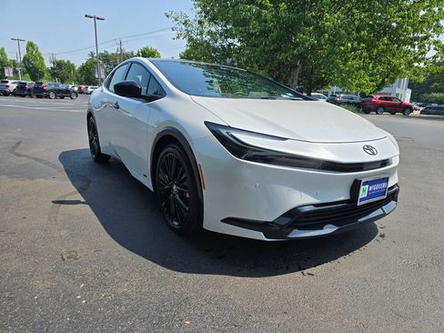 Used 2025 Toyota Prius AWD image 11