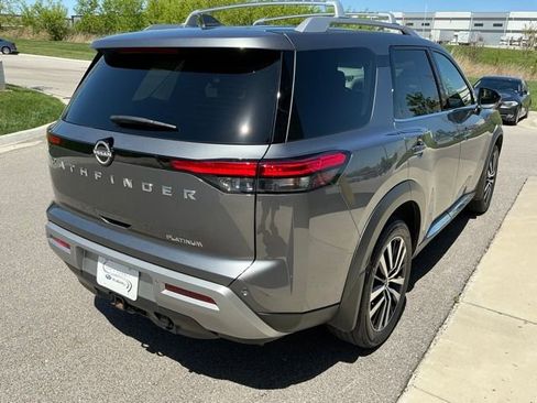 Used 2025 Nissan Pathfinder Platinum FWD image 8