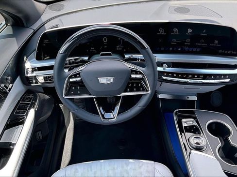 Certified 2025 Cadillac Lyriq Luxury image 8