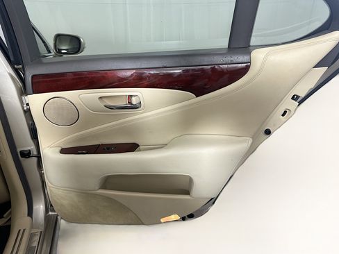 Used 2010 Lexus LS 460 RWD image 31