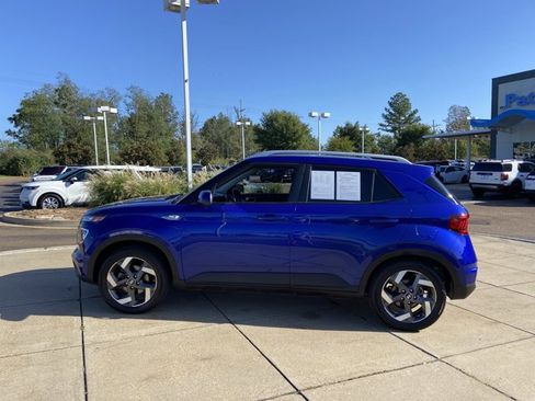 Used 2024 Hyundai Venue SEL image 6