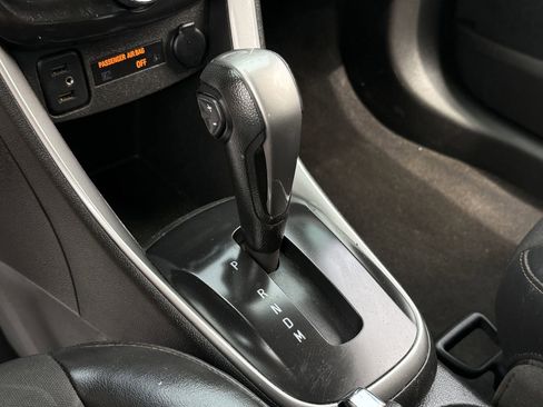 Used 2021 Chevrolet Trax LT w/ Midnight Edition FWD image 12