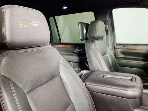 Used 2021 Chevrolet Suburban High Country RWD image 11