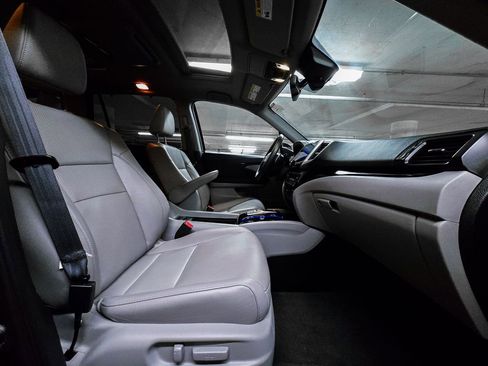 Used 2017 Honda Pilot Elite image 38